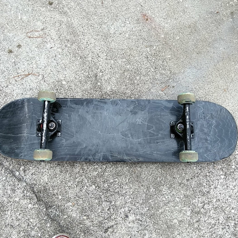Complete skateboard